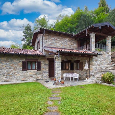 2 Bedroom Stunning Home In Luino Exterior photo